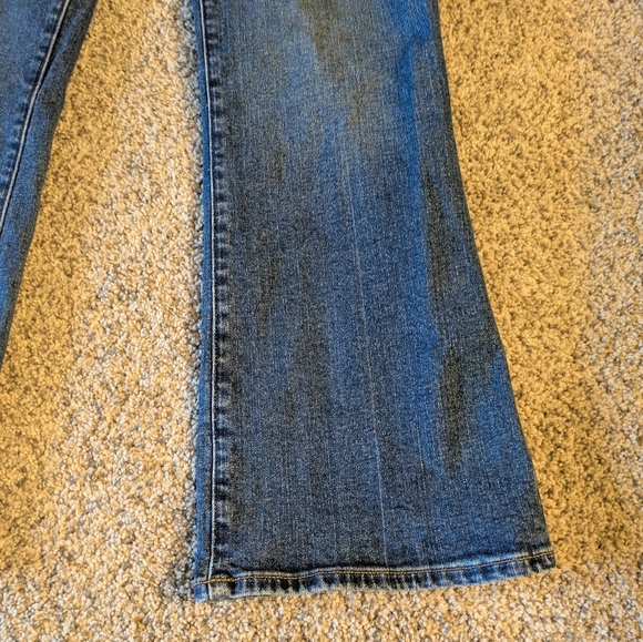 Madewell Mid Rise Kick Out Jean - Picture 5 of 11